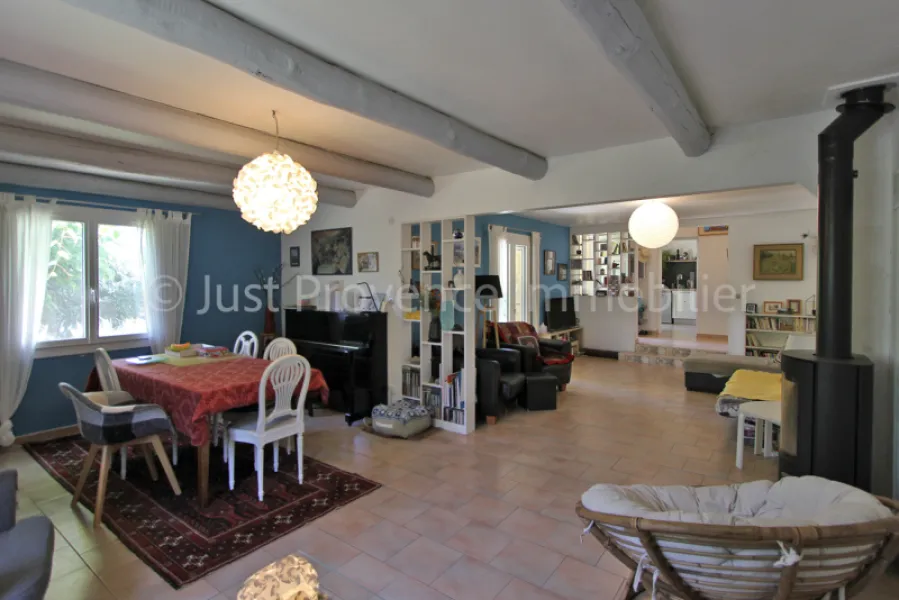 Carpentras villa de 127 m² avec garage et piscine sur un terrain de 1253 m²