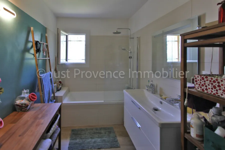 Carpentras villa de 127 m² avec garage et piscine sur un terrain de 1253 m²