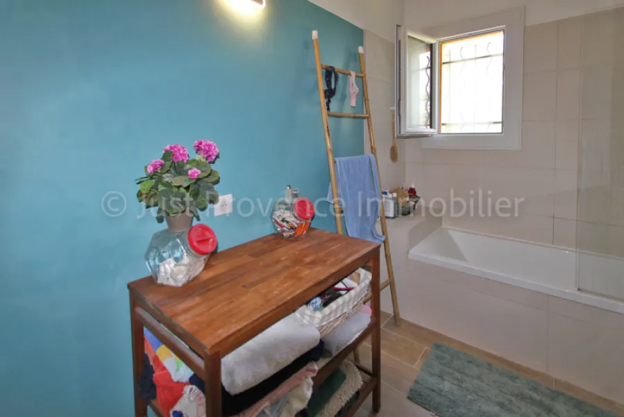 Carpentras villa de 127 m² avec garage et piscine sur un terrain de 1253 m²