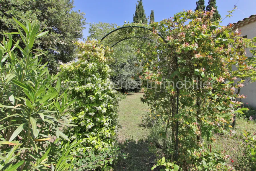 Carpentras villa de 127 m² avec garage et piscine sur un terrain de 1253 m²