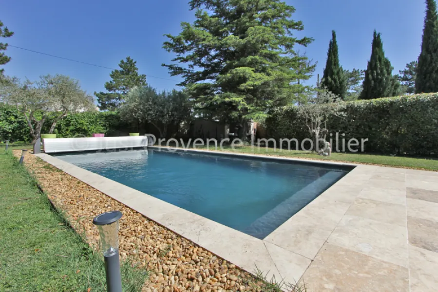 Caromb, villa avec piscine sur 1069 m² de terrain