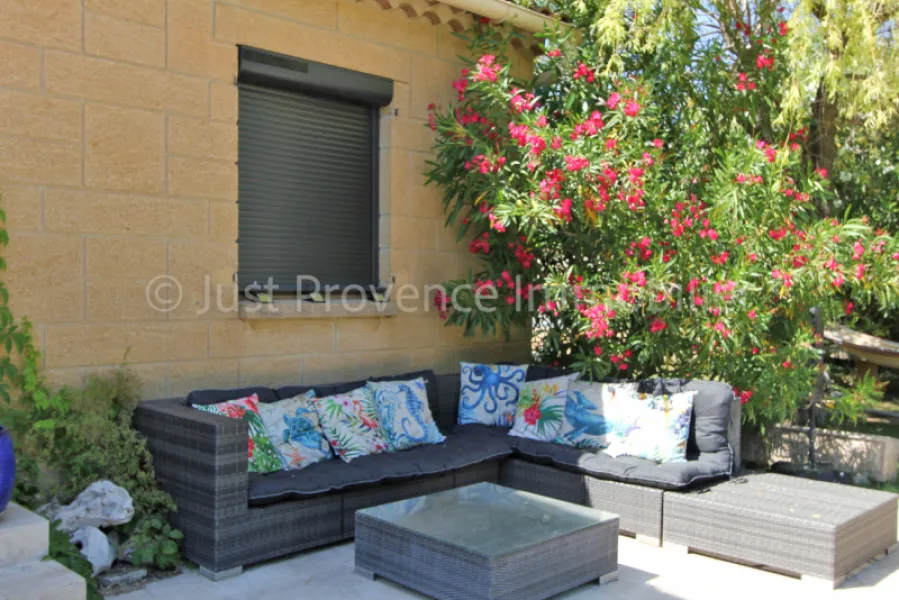 Caromb, villa avec piscine sur 1069 m² de terrain