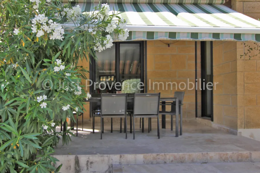 Caromb, villa avec piscine sur 1069 m² de terrain