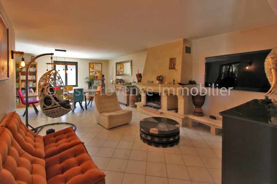 Caromb, villa avec piscine sur 1069 m² de terrain