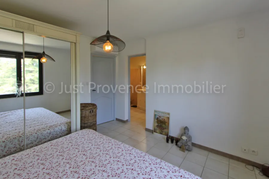Caromb, villa avec piscine sur 1069 m² de terrain