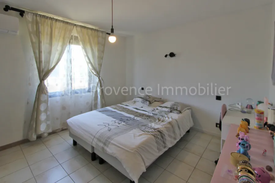 Caromb, villa avec piscine sur 1069 m² de terrain