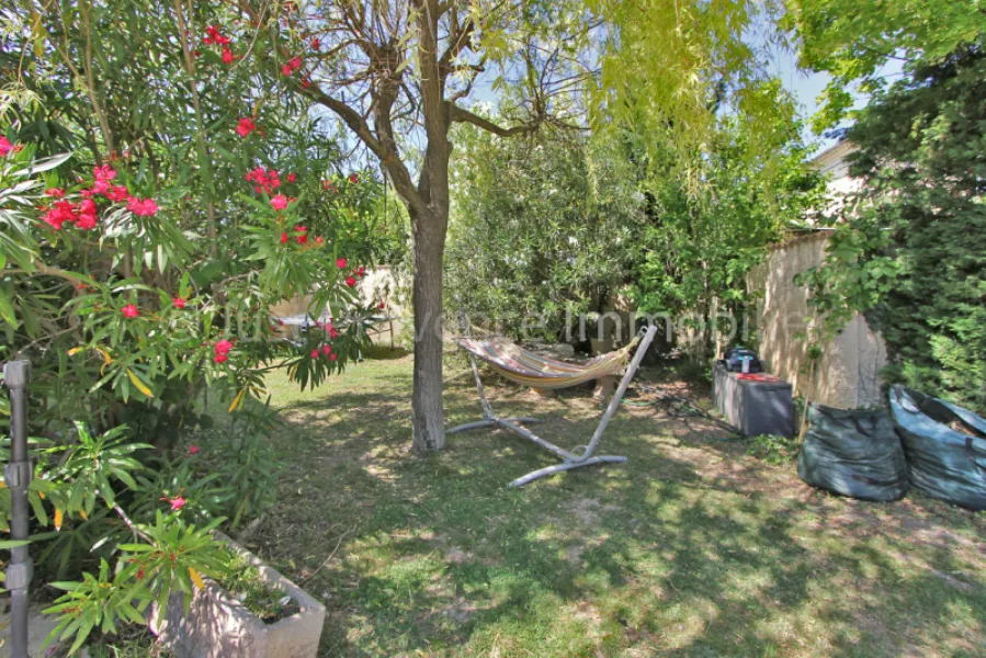 Caromb, villa avec piscine sur 1069 m² de terrain
