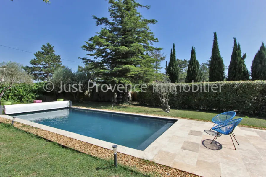 Caromb, villa avec piscine sur 1069 m² de terrain