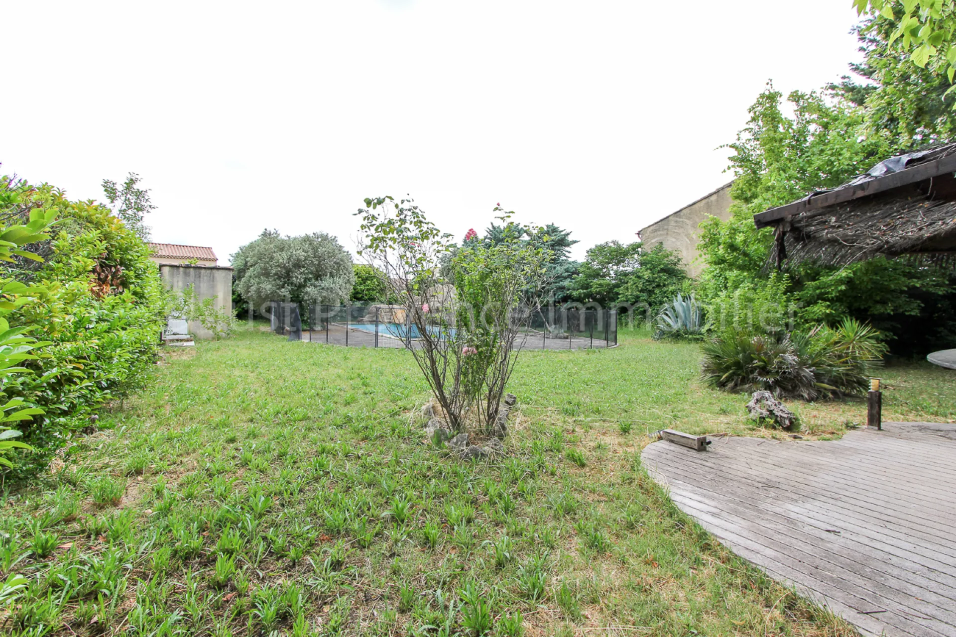 Building plot in Caromb of approximately 621 m2 with swimming pool.
