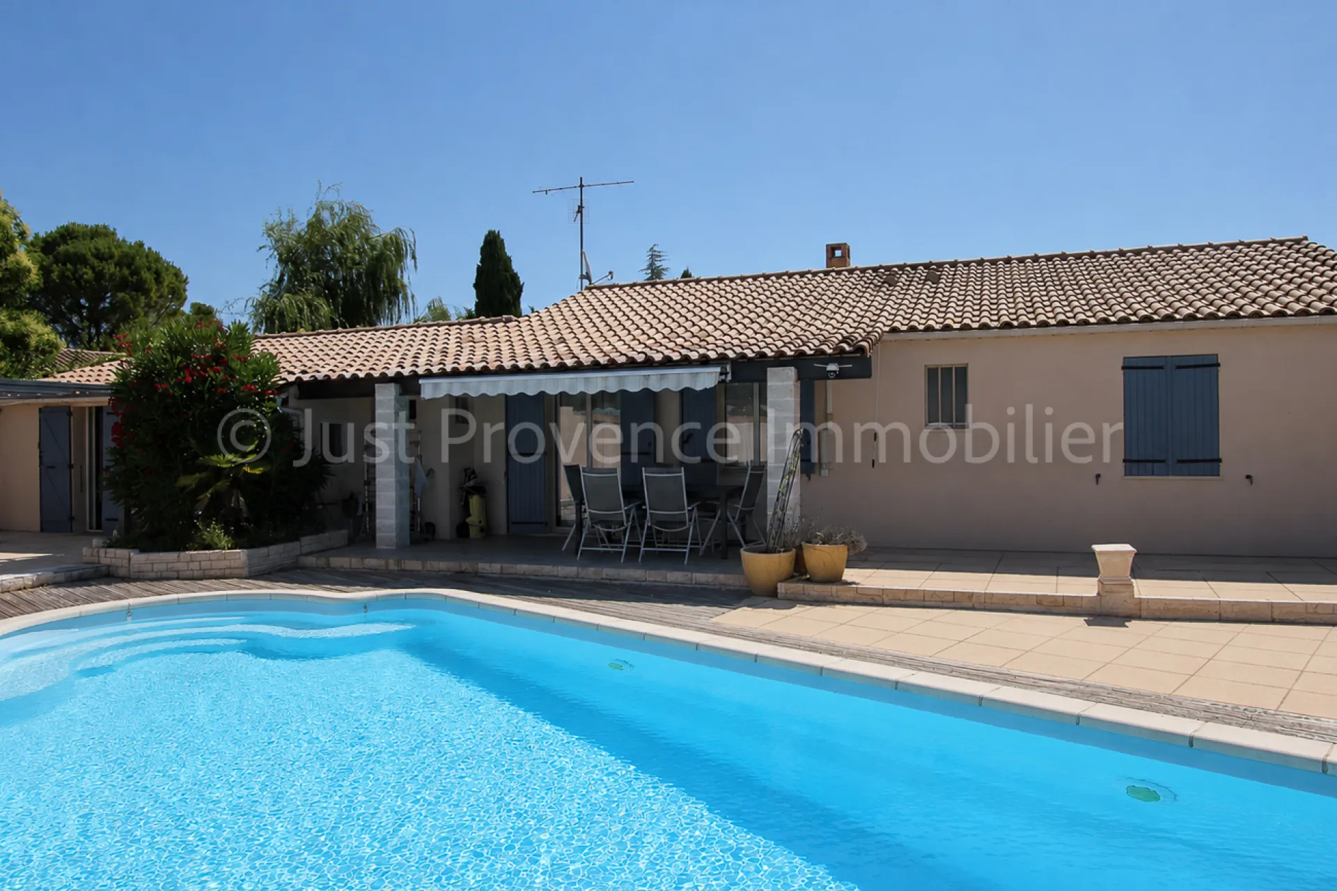 Single-storey villa in Caromb, 5 rooms, 140 m2 with swimming pool