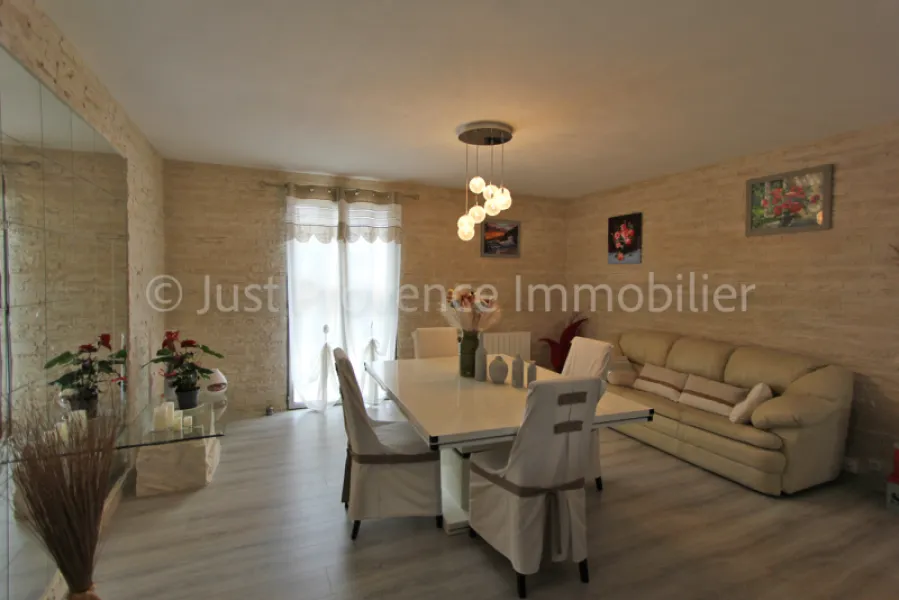 Single-storey villa in Caromb, 5 rooms, 140 m2 with swimming pool
