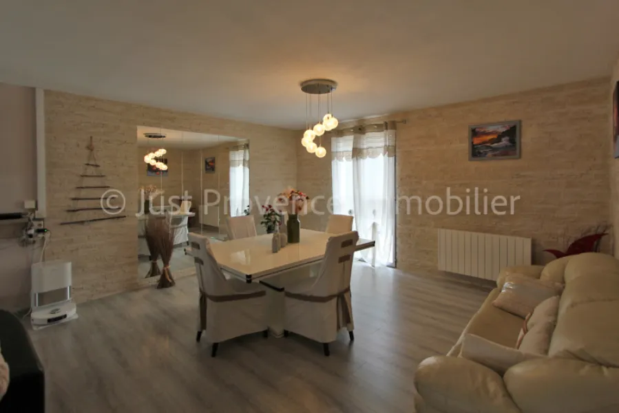 Single-storey villa in Caromb, 5 rooms, 140 m2 with swimming pool