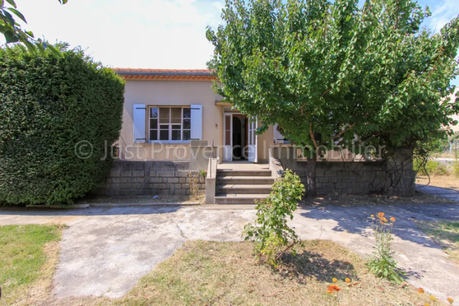 House in Bedoin, 4 rooms, 100 m2 with garage and outbuilding